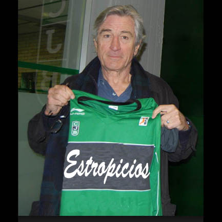 DE NIRO SE PONE FARRUCO